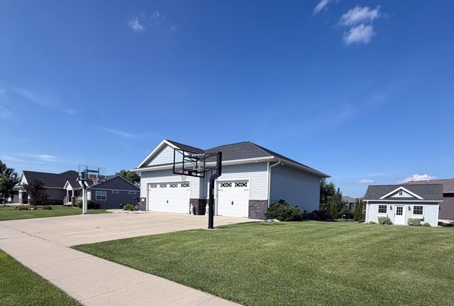 4828 Ironwood Drive, Cedar Falls, IA 50613