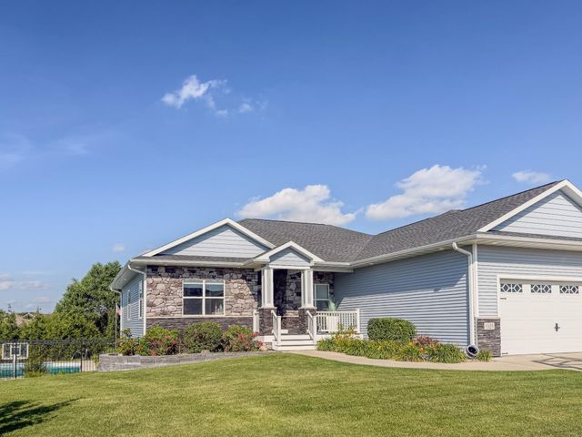 4828 Ironwood Drive, Cedar Falls, IA 50613