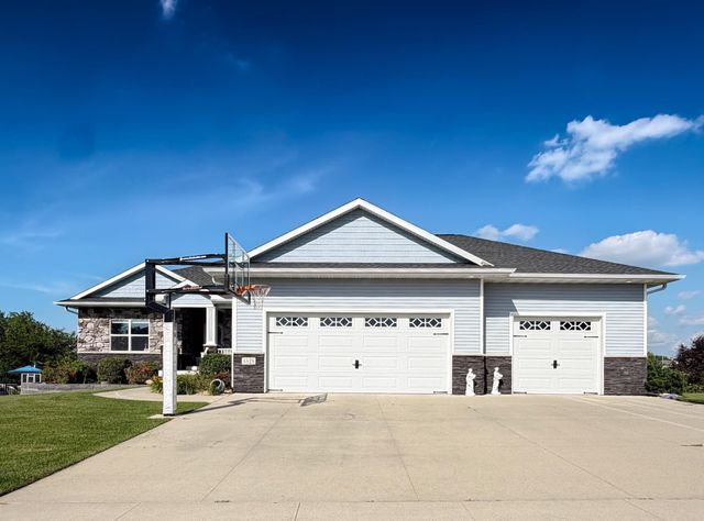 4828 Ironwood Drive, Cedar Falls, IA 50613