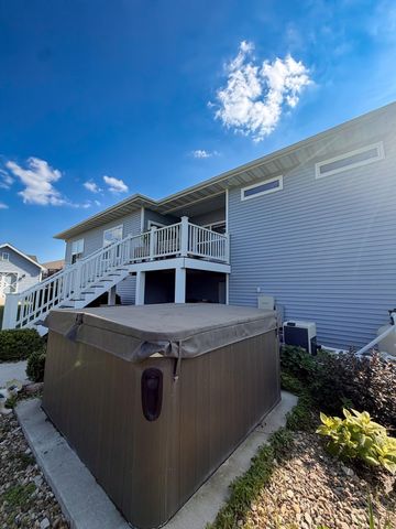 4828 Ironwood Drive, Cedar Falls, IA 50613