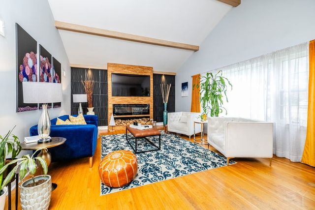1233 Woodside Road, La Grange Park, IL 60526
