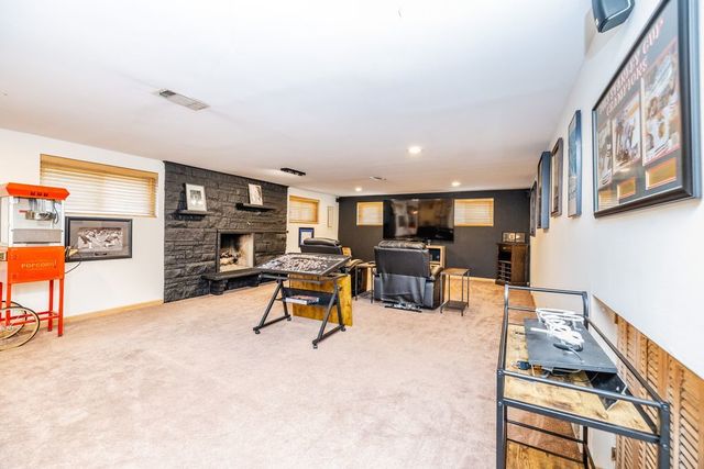 1233 Woodside Road, La Grange Park, IL 60526