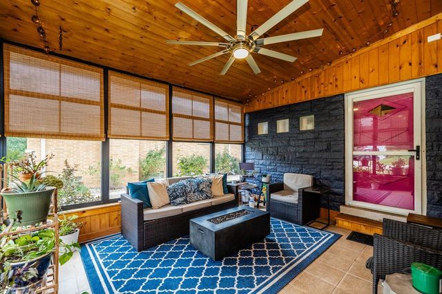 1233 Woodside Road, La Grange Park, IL 60526