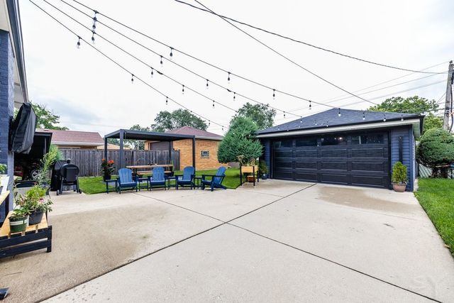 1233 Woodside Road, La Grange Park, IL 60526