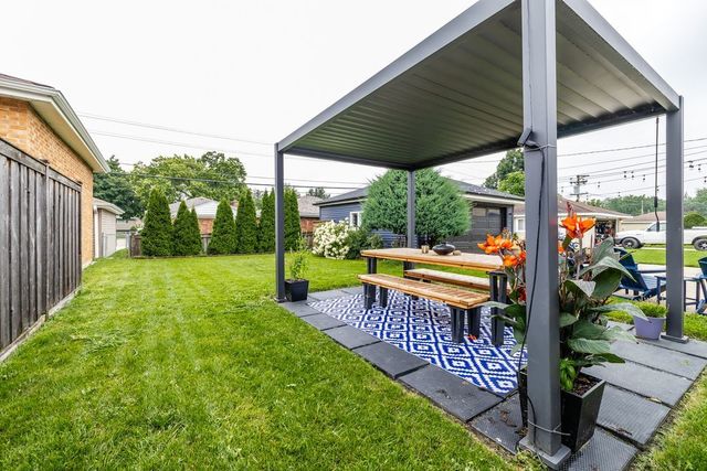 1233 Woodside Road, La Grange Park, IL 60526