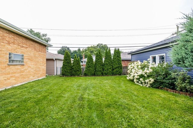 1233 Woodside Road, La Grange Park, IL 60526