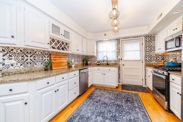 1233 Woodside Road, La Grange Park, IL 60526