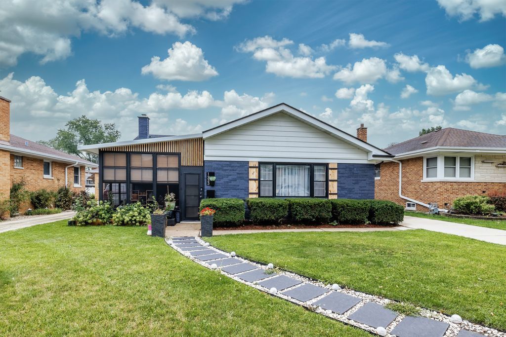 1233 Woodside Road, La Grange Park, IL 60526