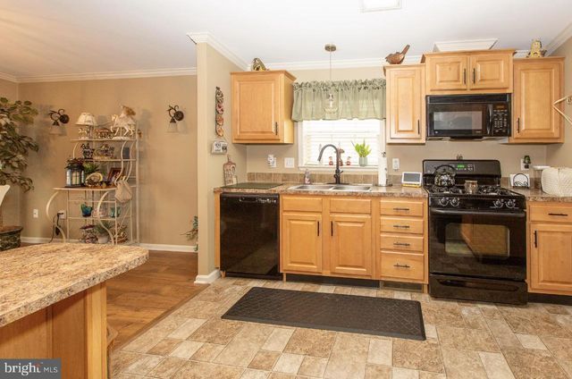 66 RANDOM RD, Douglassville, PA 19518