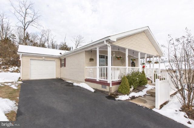 66 RANDOM RD, Douglassville, PA 19518