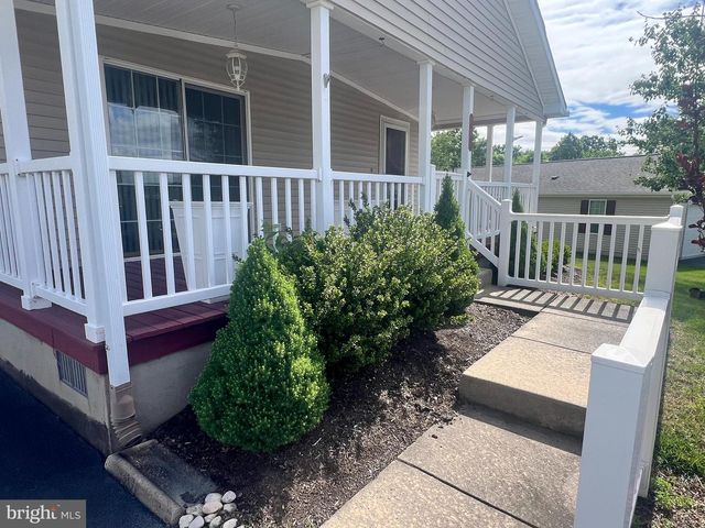 66 RANDOM RD, Douglassville, PA 19518
