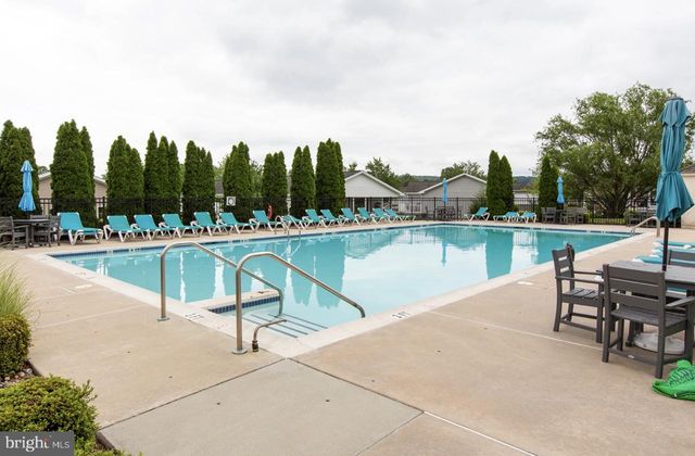 66 RANDOM RD, Douglassville, PA 19518