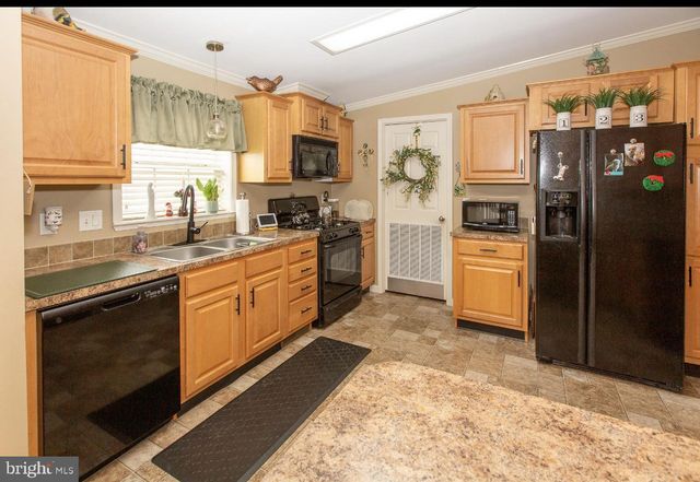 66 RANDOM RD, Douglassville, PA 19518