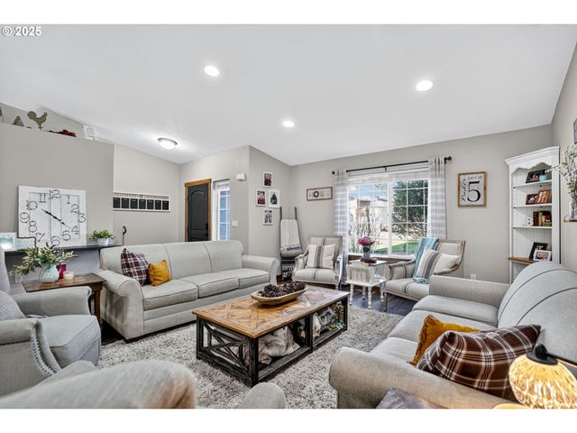 20385 S FERGUSON Rd, Oregon City, OR 97045