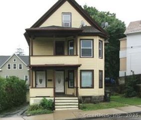 48 Moore Avenue, New London, CT 06320