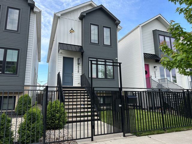 2528 W Polk Street, Chicago, IL 60612