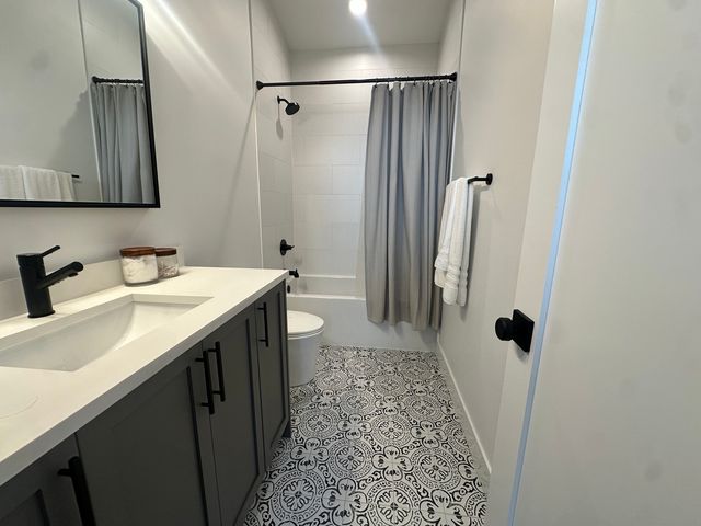 2528 W Polk Street, Chicago, IL 60612