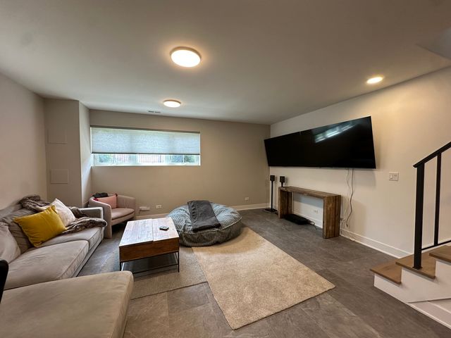 2528 W Polk Street, Chicago, IL 60612