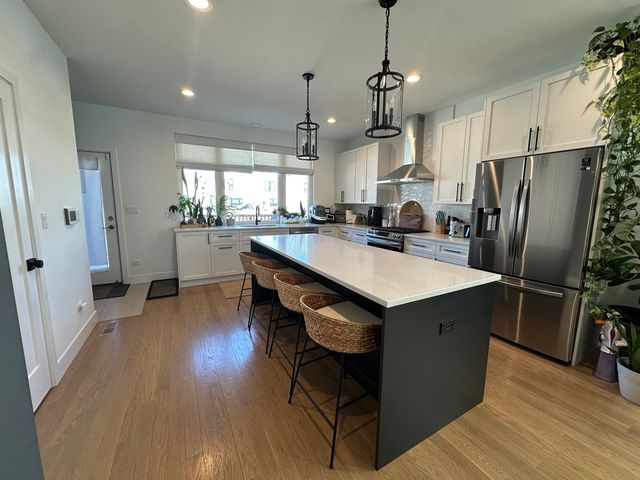 2528 W Polk Street, Chicago, IL 60612