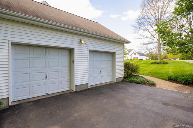 76 Rockledge Drive, Pleasant Valley, NY 12569