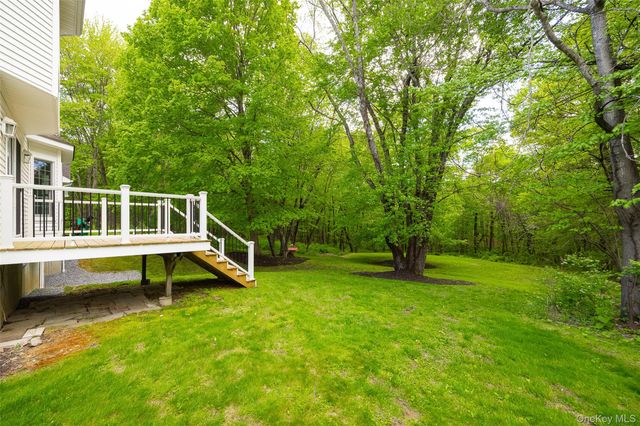 76 Rockledge Drive, Pleasant Valley, NY 12569
