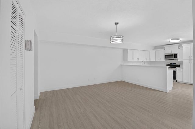 6352 SEVEN SPRINGS Boulevard B, Greenacres, FL 33463