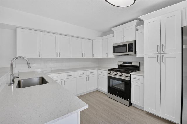 6352 SEVEN SPRINGS Boulevard B, Greenacres, FL 33463