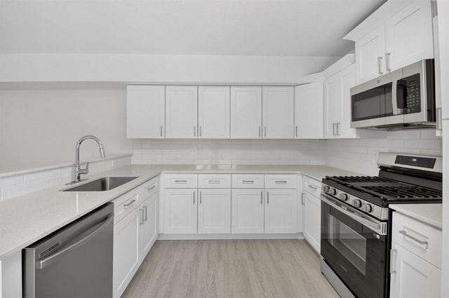 6352 SEVEN SPRINGS Boulevard B, Greenacres, FL 33463
