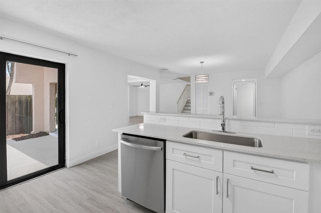 6352 SEVEN SPRINGS Boulevard B, Greenacres, FL 33463