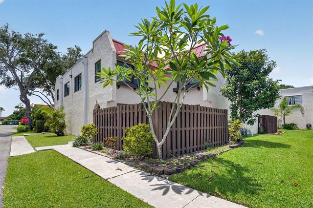 6352 SEVEN SPRINGS Boulevard B, Greenacres, FL 33463