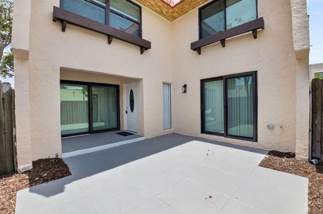 6352 SEVEN SPRINGS Boulevard B, Greenacres, FL 33463