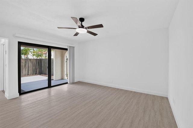 6352 SEVEN SPRINGS Boulevard B, Greenacres, FL 33463