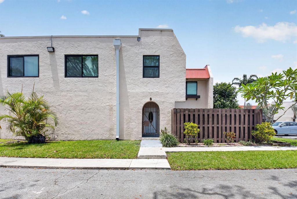 6352 SEVEN SPRINGS Boulevard B, Greenacres, FL 33463
