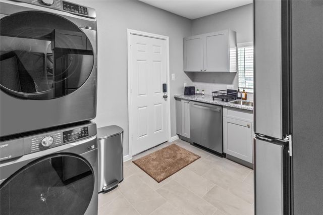 2824 Blodgett Street 2, Houston, TX 77004