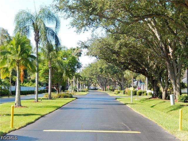 4681 Lakeside Club BLVD 4, Fort Myers, FL 33905