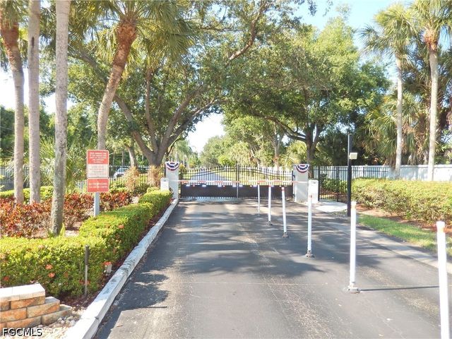 4681 Lakeside Club BLVD 4, Fort Myers, FL 33905