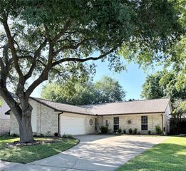 6610 La Puente Dr, Houston, TX 77083