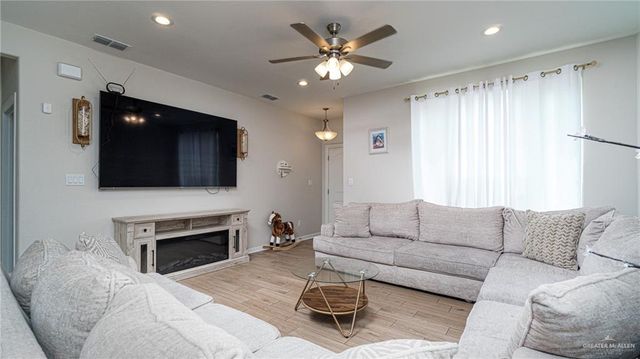 8410 N 34th Lane, Mcallen, TX 78504