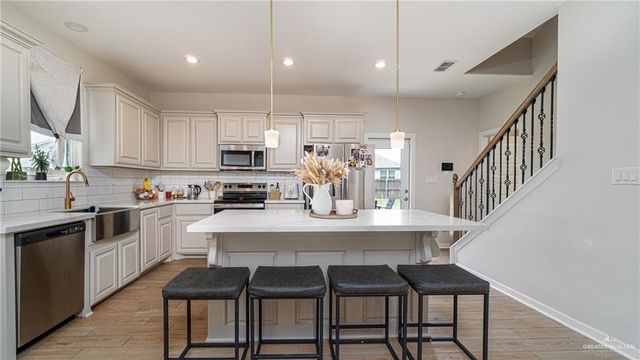 8410 N 34th Lane, Mcallen, TX 78504