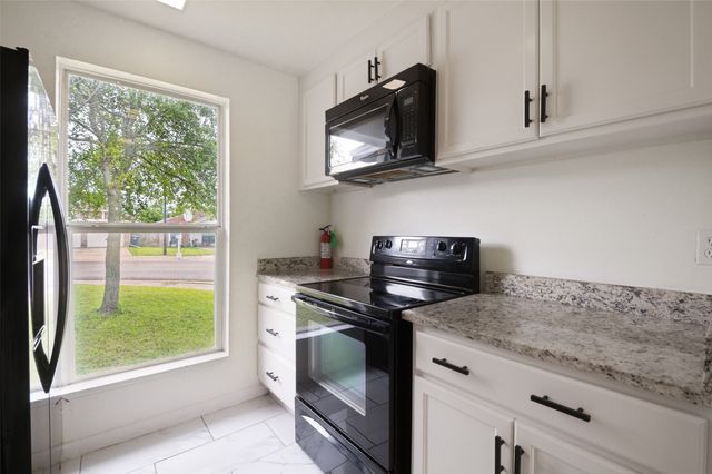 6952 Sammy, Dallas, TX 75237