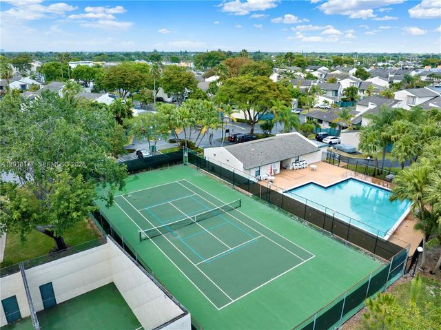 10908 SW 72nd St 215, Miami, FL 33173