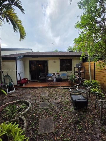 10908 SW 72nd St 215, Miami, FL 33173