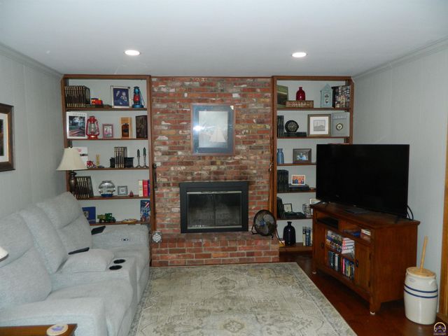 3202 SW 33rd Ct, Topeka, KS 66614