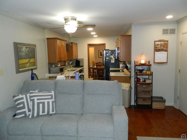 3202 SW 33rd Ct, Topeka, KS 66614