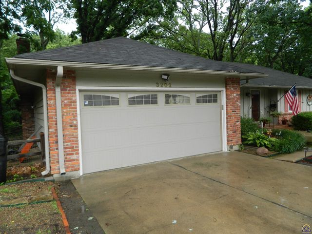 3202 SW 33rd Ct, Topeka, KS 66614
