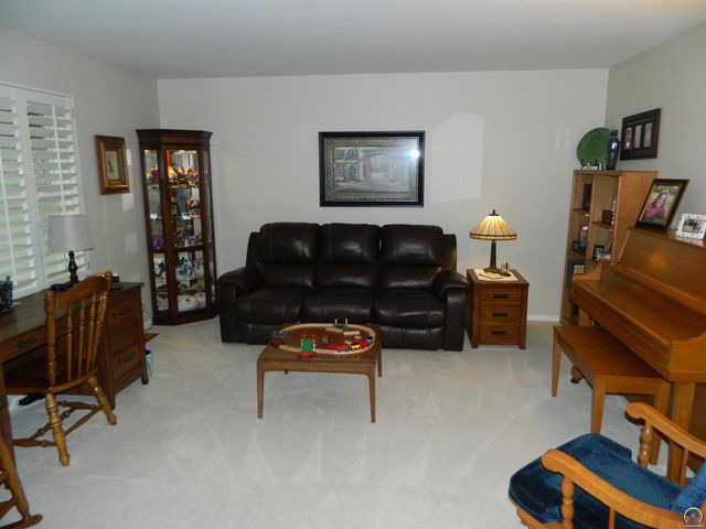 3202 SW 33rd Ct, Topeka, KS 66614