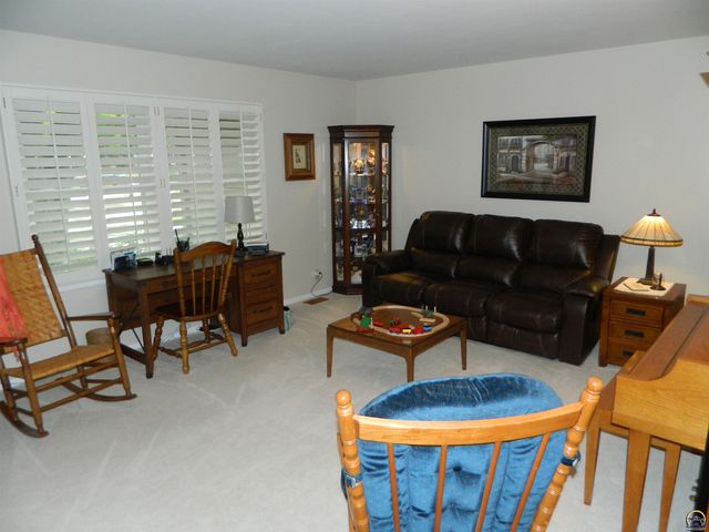3202 SW 33rd Ct, Topeka, KS 66614