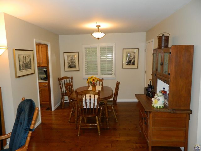 3202 SW 33rd Ct, Topeka, KS 66614