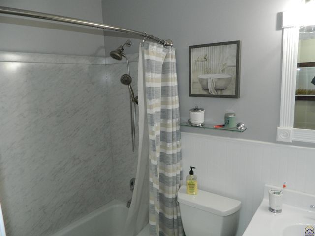 3202 SW 33rd Ct, Topeka, KS 66614