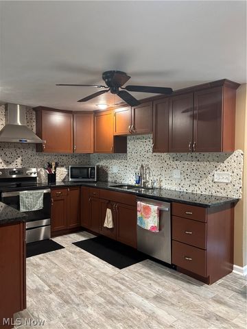 121 Bethesda Circle, Elyria, OH 44035